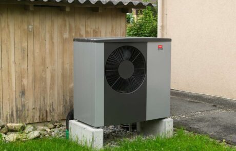 Heizungsersatz Elektrospeicherheizung mit Luft-Wasser-Wärmepumpe in Thun, Hofer AG Thun